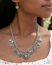 Load image into Gallery viewer, Vintage Showdown - Silver