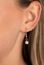 Load image into Gallery viewer, Pearls Before VINE - Gold 🌞 Necklace