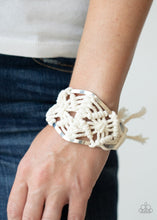 Load image into Gallery viewer, Bracelet - Macrame Mode - White
