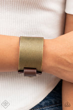 Load image into Gallery viewer, Bracelet - Studded Synchronism - Brass
