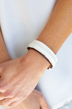 Load image into Gallery viewer, Bracelet - Country Craft Time - Red
